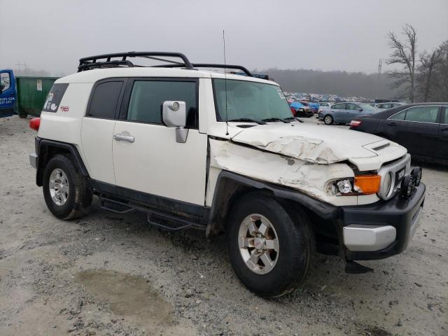 JTEZU4BF3AK009233 - 2010 TOYOTA FJ CRUISER WHITE photo 4