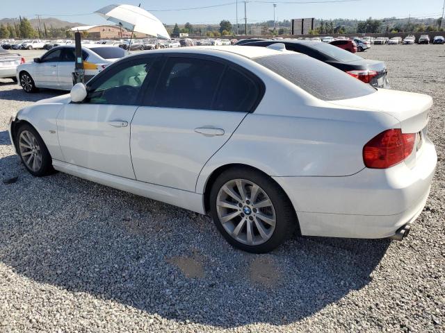 WBAPH7G55BNN07979 - 2011 BMW 328 I WHITE photo 2