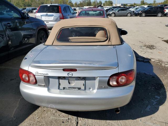 JM1NB353X10208232 - 2001 MAZDA MX-5 MIATA BASE SILVER photo 6