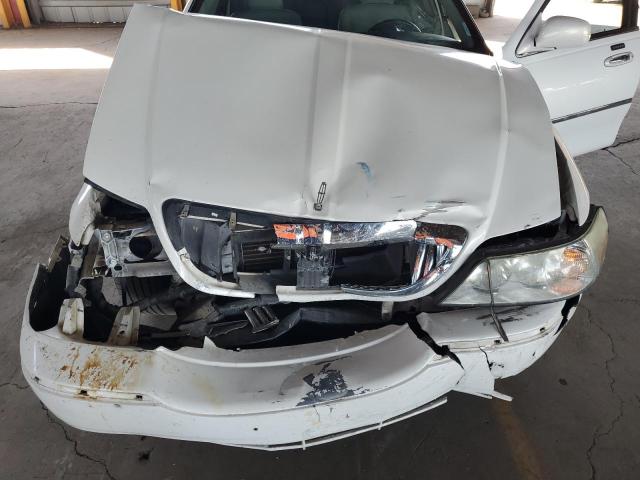 1LNHM81W23Y637532 - 2003 LINCOLN TOWN CAR EXECUTIVE WHITE photo 11