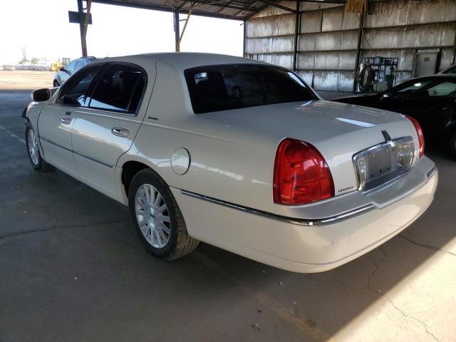 1LNHM81W23Y637532 - 2003 LINCOLN TOWN CAR EXECUTIVE WHITE photo 2