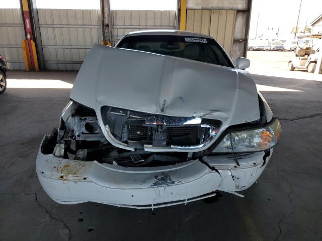 1LNHM81W23Y637532 - 2003 LINCOLN TOWN CAR EXECUTIVE WHITE photo 5