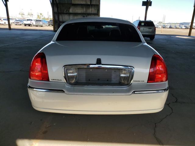 1LNHM81W23Y637532 - 2003 LINCOLN TOWN CAR EXECUTIVE WHITE photo 6