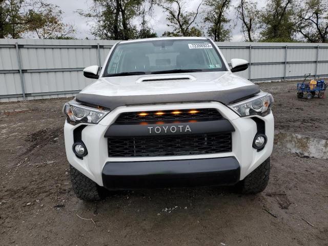 JTEBU5JR3J5491803 - 2018 TOYOTA 4RUNNER SR5/SR5 PREMIUM თეთრი ფოტო 5