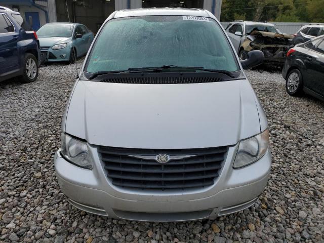 1C4GP45R15B402632 - 2005 CHRYSLER TOWN & COU ვერცხლისფერი ფოტო 5