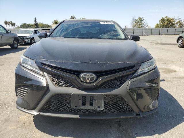 4T1B11HK7JU595386 - 2018 TOYOTA CAMRY L BLACK photo 5