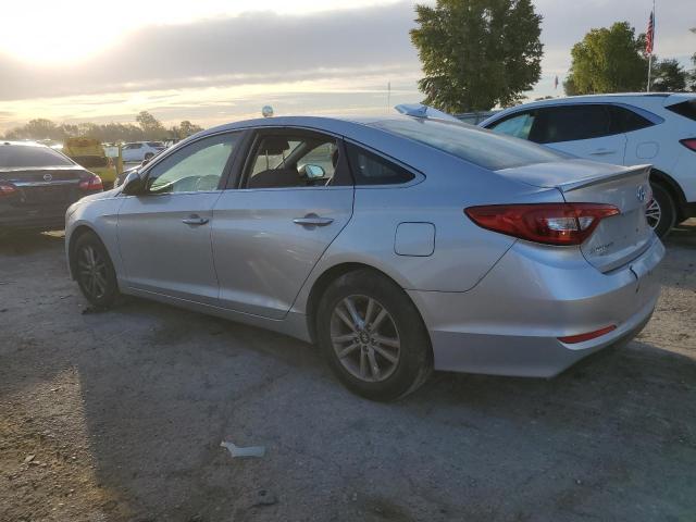 5NPE24AF5HH561951 - 2017 HYUNDAI SONATA SE SILVER photo 2