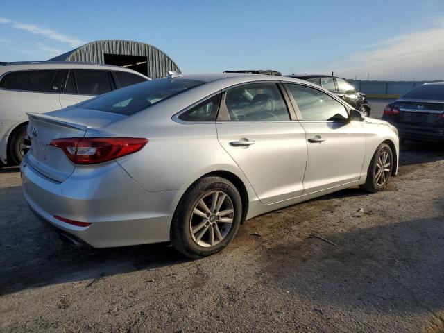 5NPE24AF5HH561951 - 2017 HYUNDAI SONATA SE SILVER photo 3