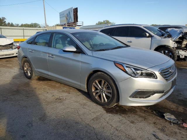 5NPE24AF5HH561951 - 2017 HYUNDAI SONATA SE SILVER photo 4