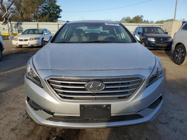 5NPE24AF5HH561951 - 2017 HYUNDAI SONATA SE SILVER photo 5