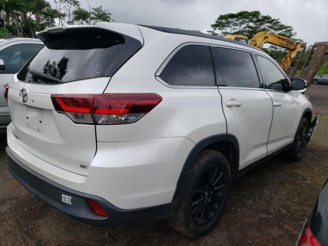 5TDKZRFH5KS557213 - 2019 TOYOTA HIGHLANDER SE WHITE photo 3