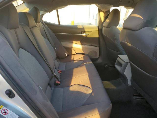 4T1B11HK3JU105705 - 2018 TOYOTA CAMRY L SILVER photo 10