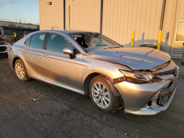 4T1B11HK3JU105705 - 2018 TOYOTA CAMRY L SILVER photo 4