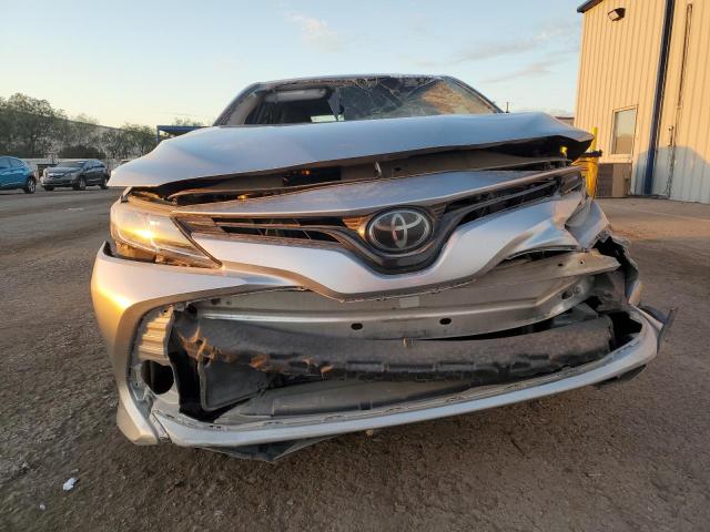 4T1B11HK3JU105705 - 2018 TOYOTA CAMRY L SILVER photo 5