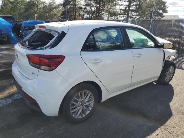 3KPA35AB8JE067494 - 2018 KIA RIO EX WHITE photo 3