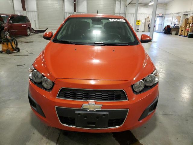 1G1JC5SB4D4227609 - 2013 CHEVROLET SONIC LT ნარინჯისფერი ფოტო 5