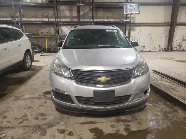 1GNKRFED3EJ169273 - 2014 CHEVROLET TRAVERSE LS SILVER photo 5