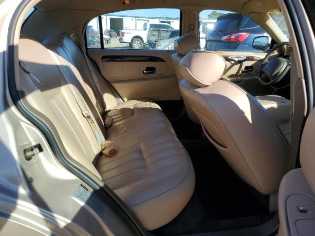 1LNFM81W2WY645903 - 1998 LINCOLN TOWN CAR EXECUTIVE GOLD photo 10