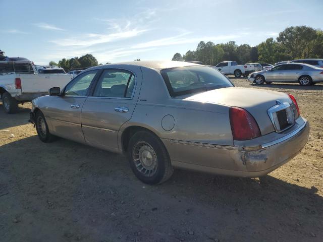 1LNFM81W2WY645903 - 1998 LINCOLN TOWN CAR EXECUTIVE GOLD photo 2