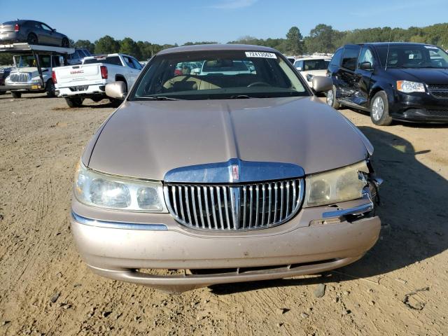 1LNFM81W2WY645903 - 1998 LINCOLN TOWN CAR EXECUTIVE GOLD photo 5