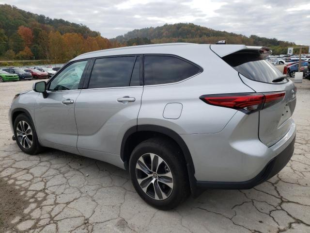 5TDHZRBH8NS587844 - 2022 TOYOTA HIGHLANDER XLE SILVER photo 2