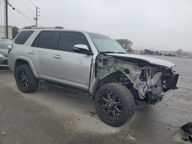 JTENU5JR4N5994808 - 2022 TOYOTA 4RUNNER SR5/SR5 PREMIUM 银色 照片 4