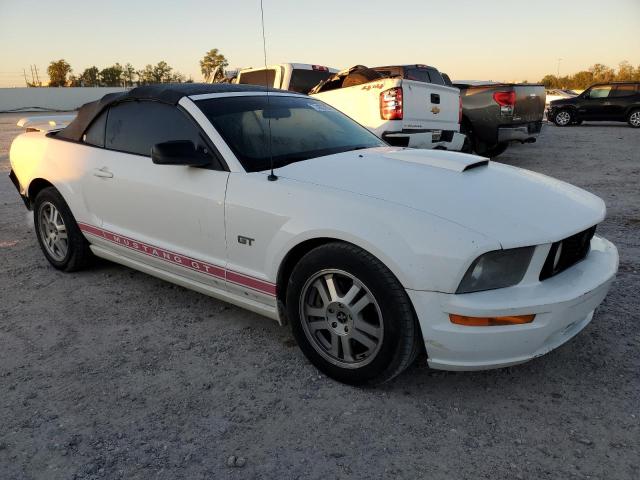 1ZVHT85H185111014 - 2008 FORD MUSTANG GT WHITE photo 4