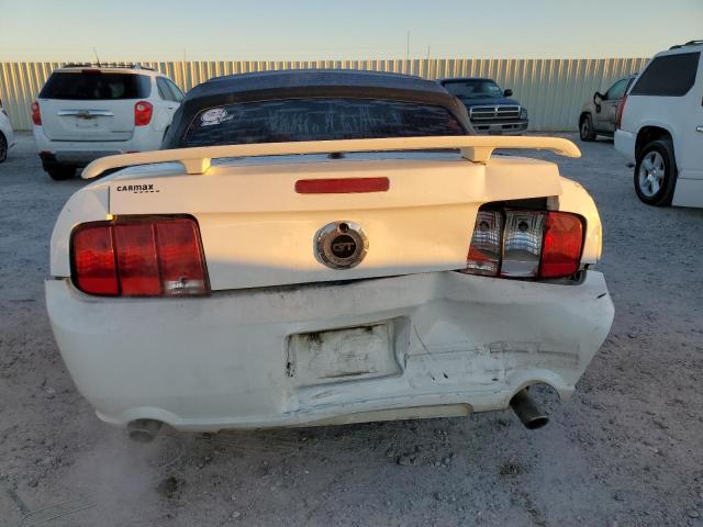 1ZVHT85H185111014 - 2008 FORD MUSTANG GT WHITE photo 6