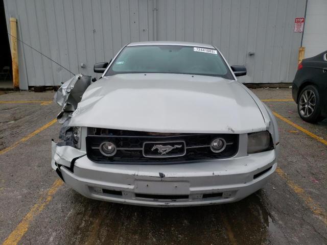 1ZVFT80N565110790 - 2006 FORD MUSTANG SILVER photo 5