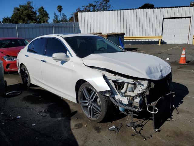 1HGCR3F9XHA026428 - 2017 HONDA ACCORD TOURING WHITE photo 4