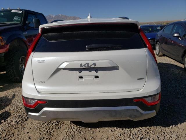 KNDCS3LF9P5101690 - 2023 KIA NIRO EX WHITE photo 6