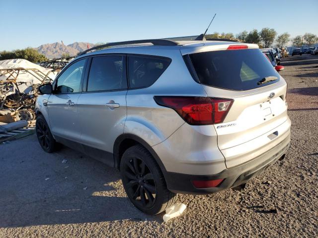 1FMCU0GD8KUB07198 - 2019 FORD ESCAPE SE SILVER photo 2