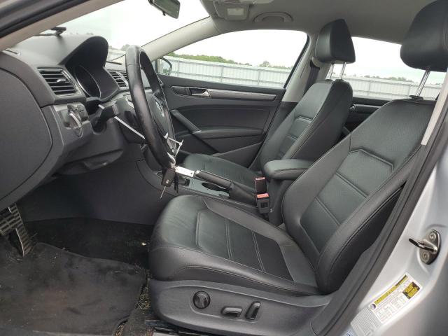 1VWDT7A36HC027558 - 2017 VOLKSWAGEN PASSAT R-LINE فضي صورة 7