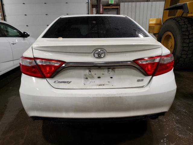 4T1BF1FK4FU881479 - 2015 TOYOTA CAMRY SE LE 白色 照片 6