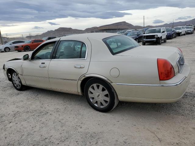 1LNHM83WX3Y651465 - 2003 LINCOLN TOWN CAR C BEIGE photo 2