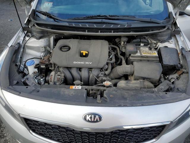 3KPFK4A74JE238420 - 2018 KIA FORTE LX SILVER photo 11