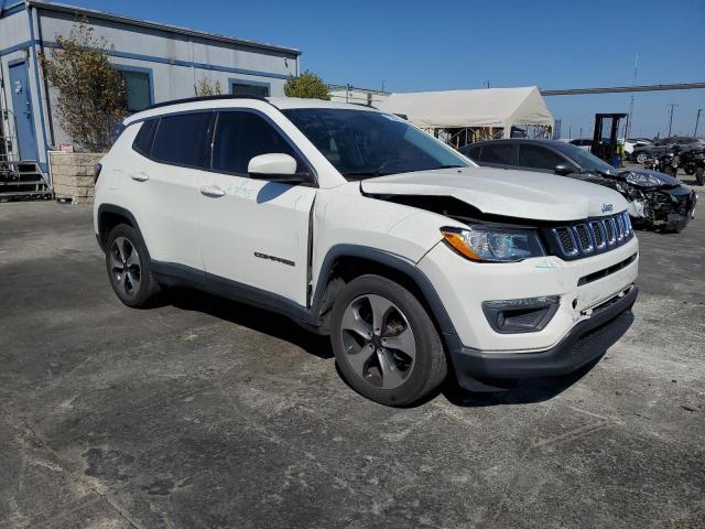 3C4NJCBB5JT248316 - 2018 JEEP COMPASS LATITUDE WHITE photo 4