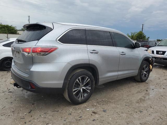 5TDKKRFH0GS159015 - 2016 TOYOTA HIGHLANDER XLE SILVER photo 3