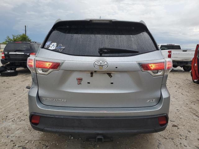 5TDKKRFH0GS159015 - 2016 TOYOTA HIGHLANDER XLE SILVER photo 6