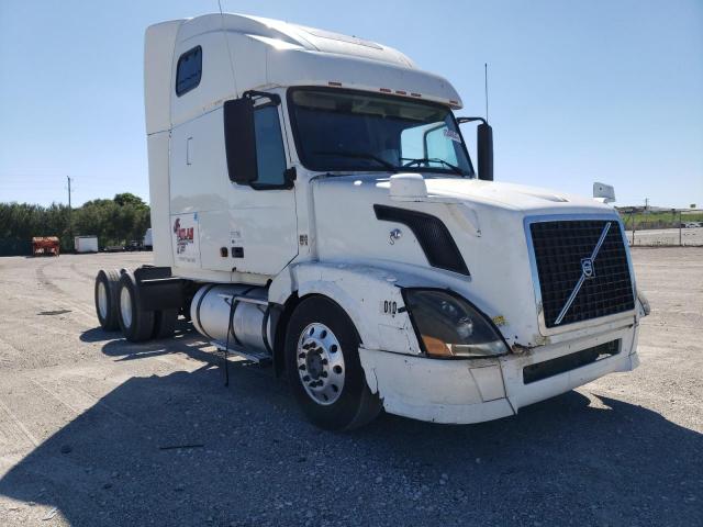 4V4NC9TG97N461385 - 2007 VOLVO VN VNL WHITE photo 1