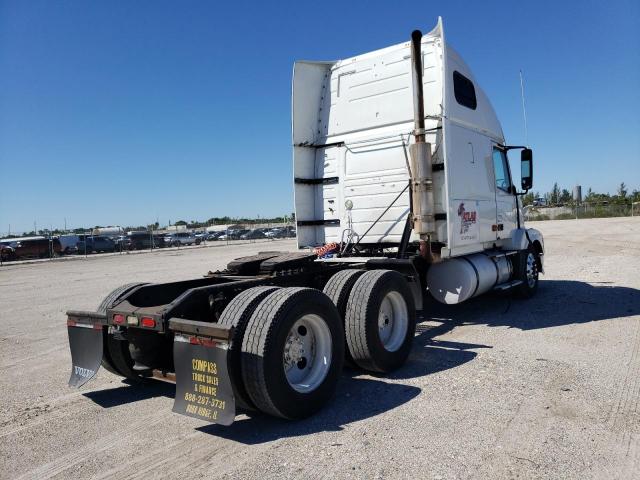 4V4NC9TG97N461385 - 2007 VOLVO VN VNL WHITE photo 4