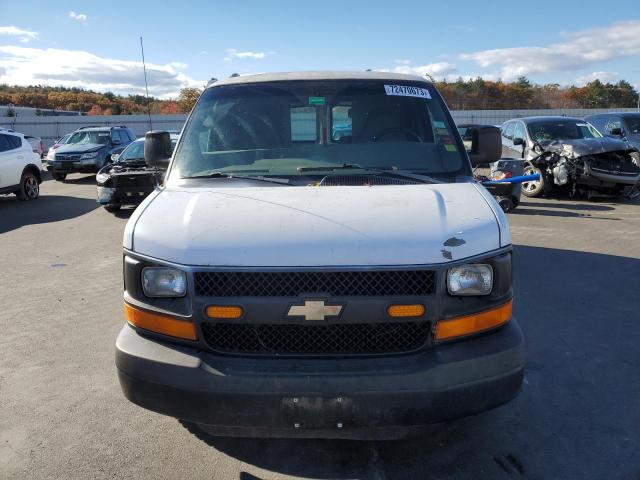 1GCFH15T461221549 - 2006 CHEVROLET EXPRESS G1 WHITE photo 5