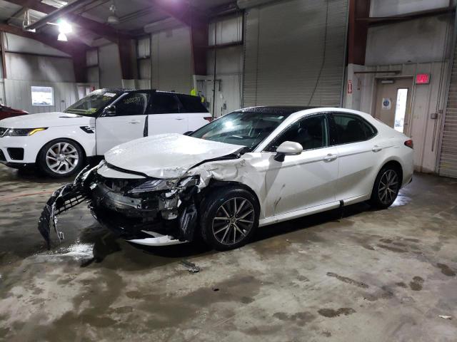 4T1F11BK4MU030754 - 2021 TOYOTA CAMRY XLE WHITE photo 1