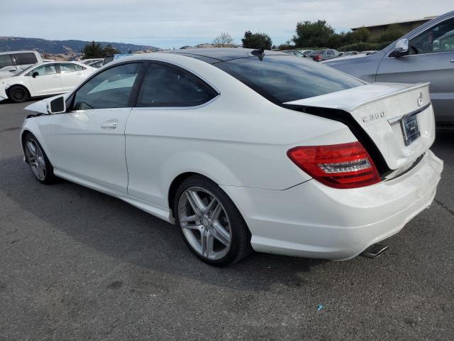 WDDGJ5HB8DF957127 - 2013 MERCEDES-BENZ C 350 WHITE photo 2