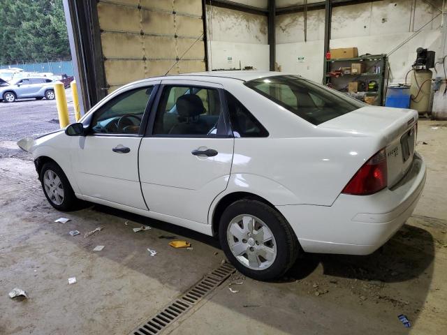 1FAHP34N17W314775 - 2007 FORD FOCUS ZX4 WHITE photo 2