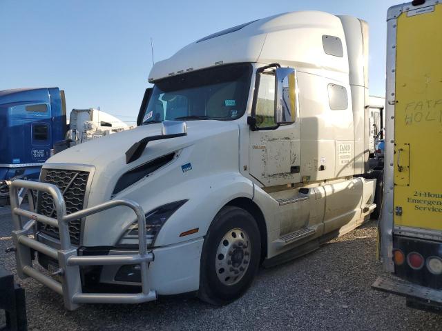 4V4NC9EH7NN293443 - 2022 VOLVO VN VNL WHITE photo 2