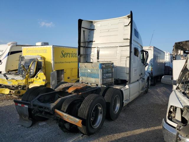 4V4NC9EH7NN293443 - 2022 VOLVO VN VNL WHITE photo 4