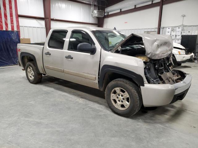 2GCEK13M371657619 - 2007 CHEVROLET SILVERADO K1500 CREW CAB SILVER photo 4