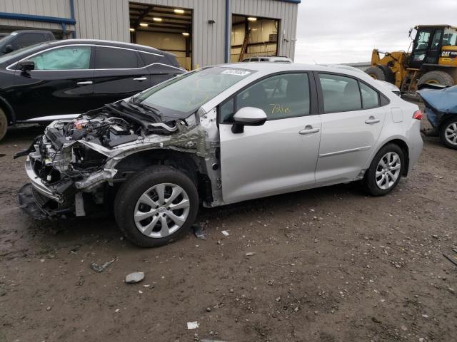 5YFEPMAE4NP371078 - 2022 TOYOTA COROLLA LE SILVER photo 1