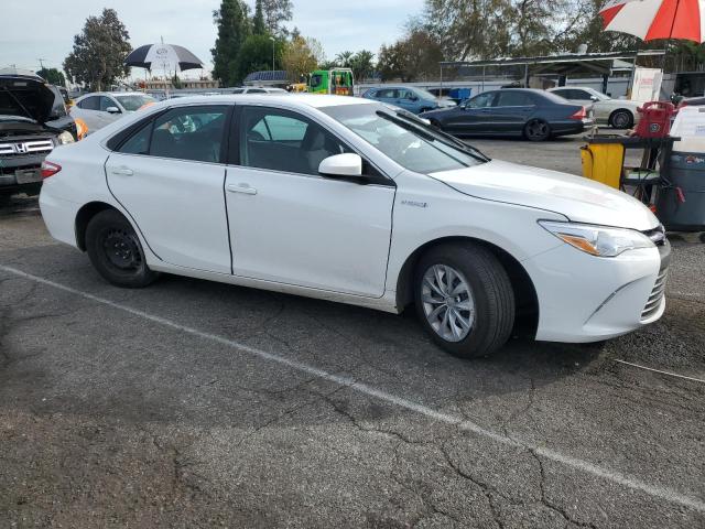 4T1BD1FKXHU222346 - 2017 TOYOTA CAMRY HYBRID WHITE photo 4